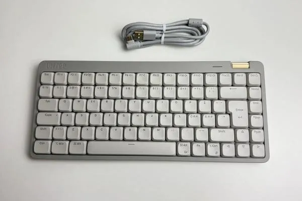 Test av Lofree FLOW Lite - retrocharm med mekanisk känsla